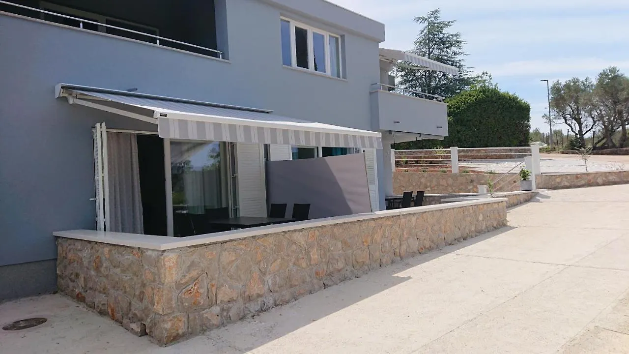 Roza Apartment Cres