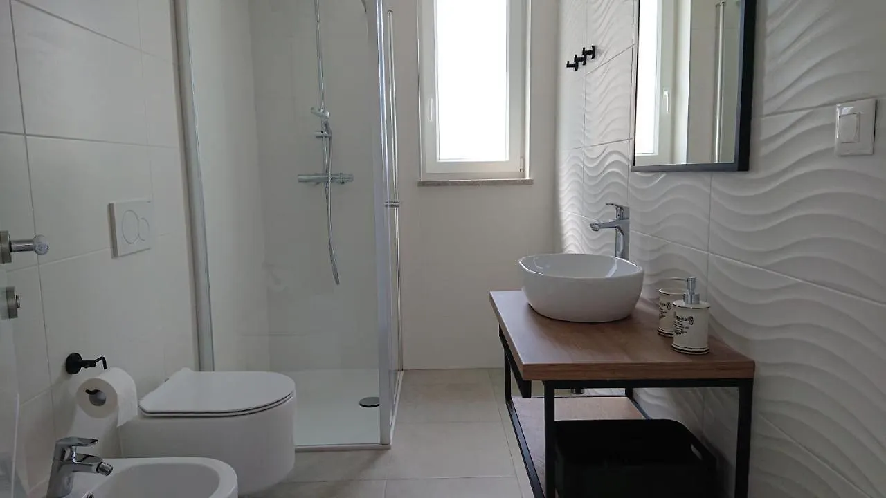 Roza Apartment Cres