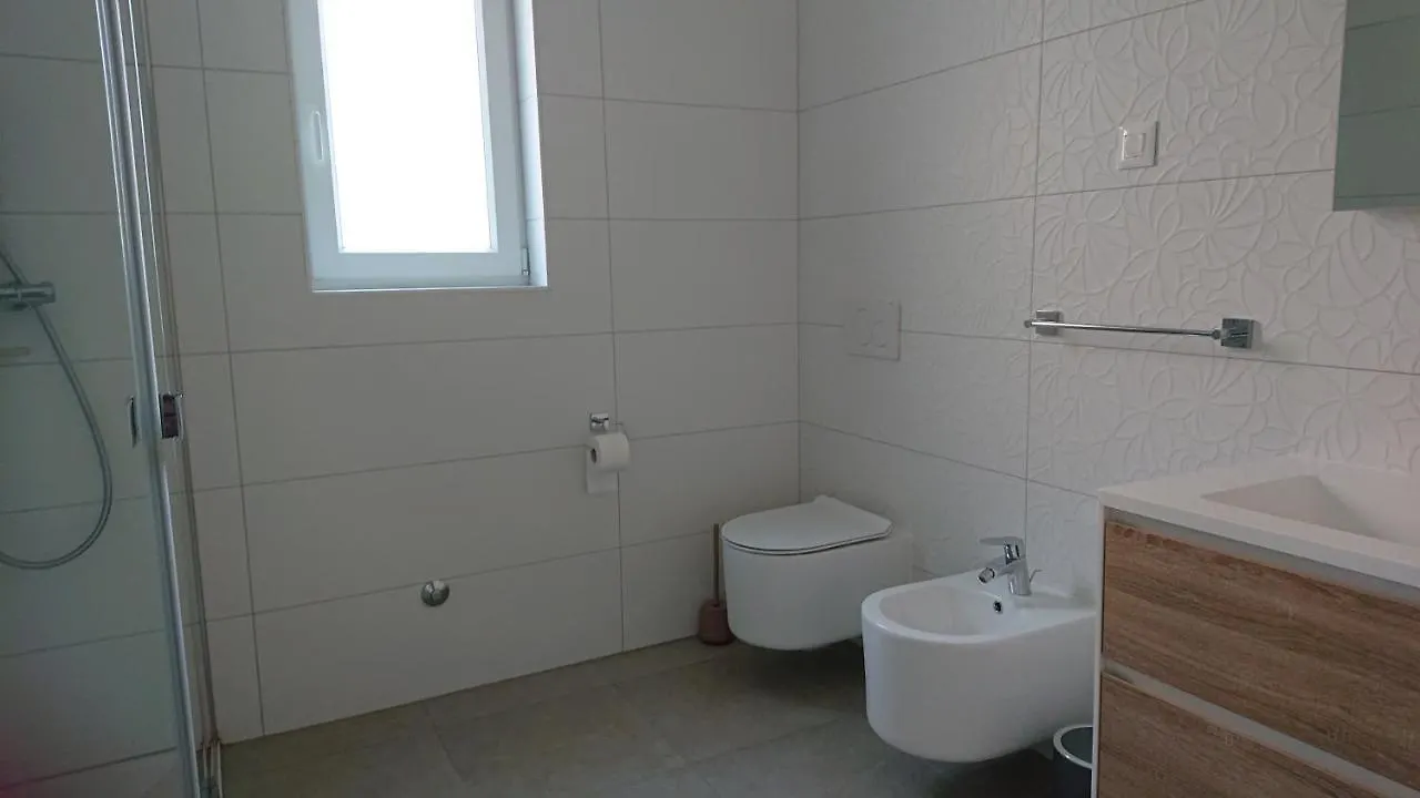 Roza Apartment Cres