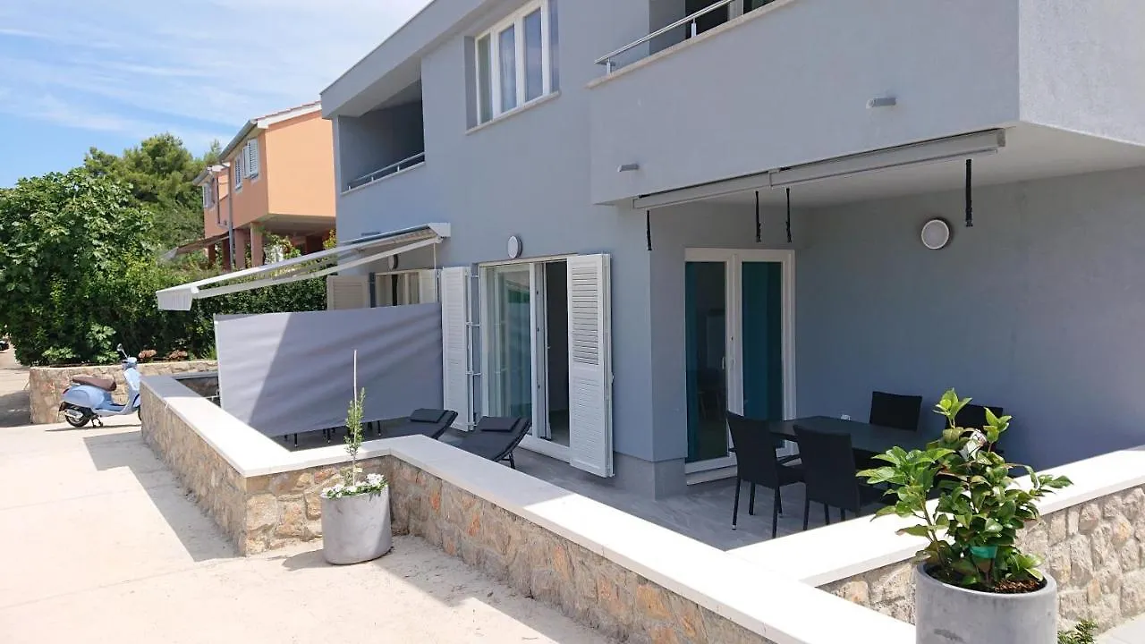 Roza Apartment Cres