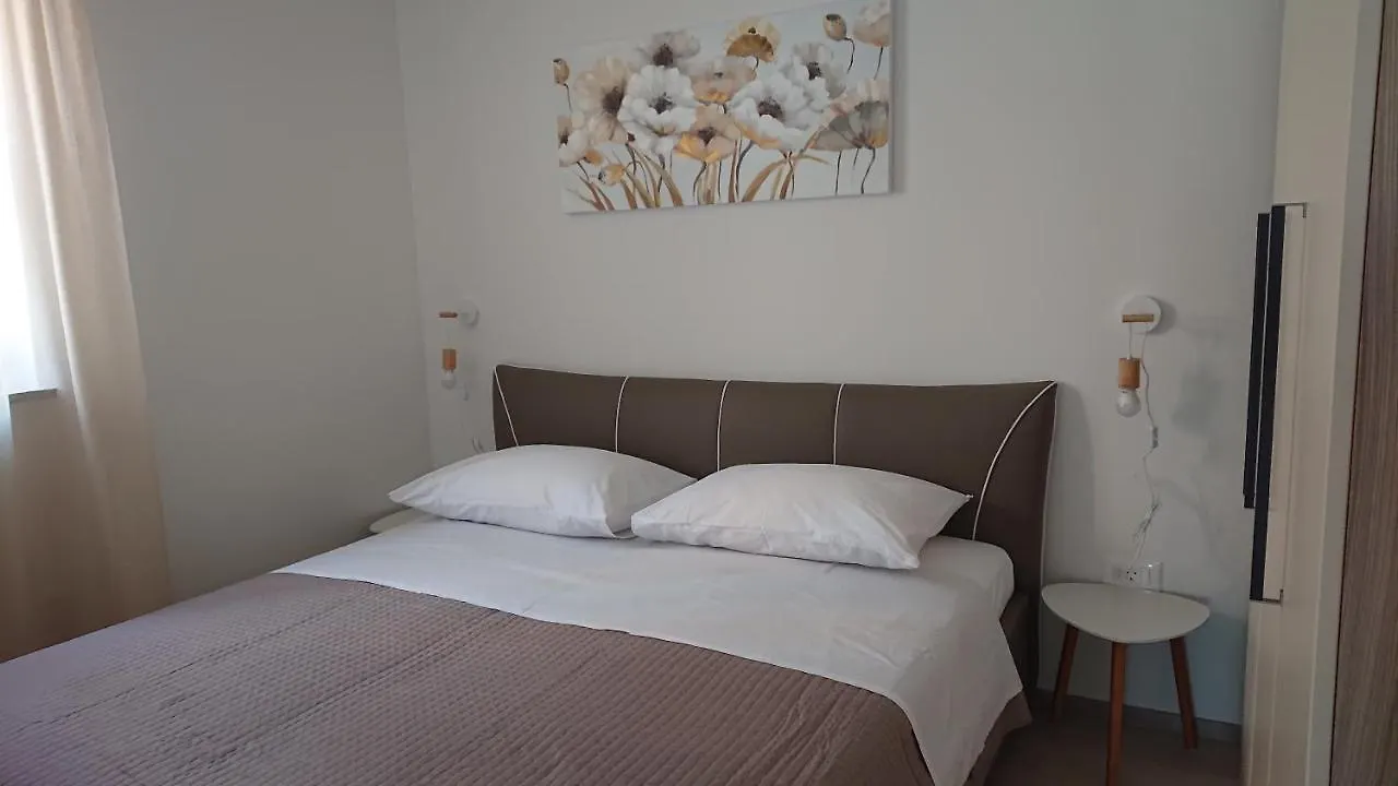 Roza Apartment Cres