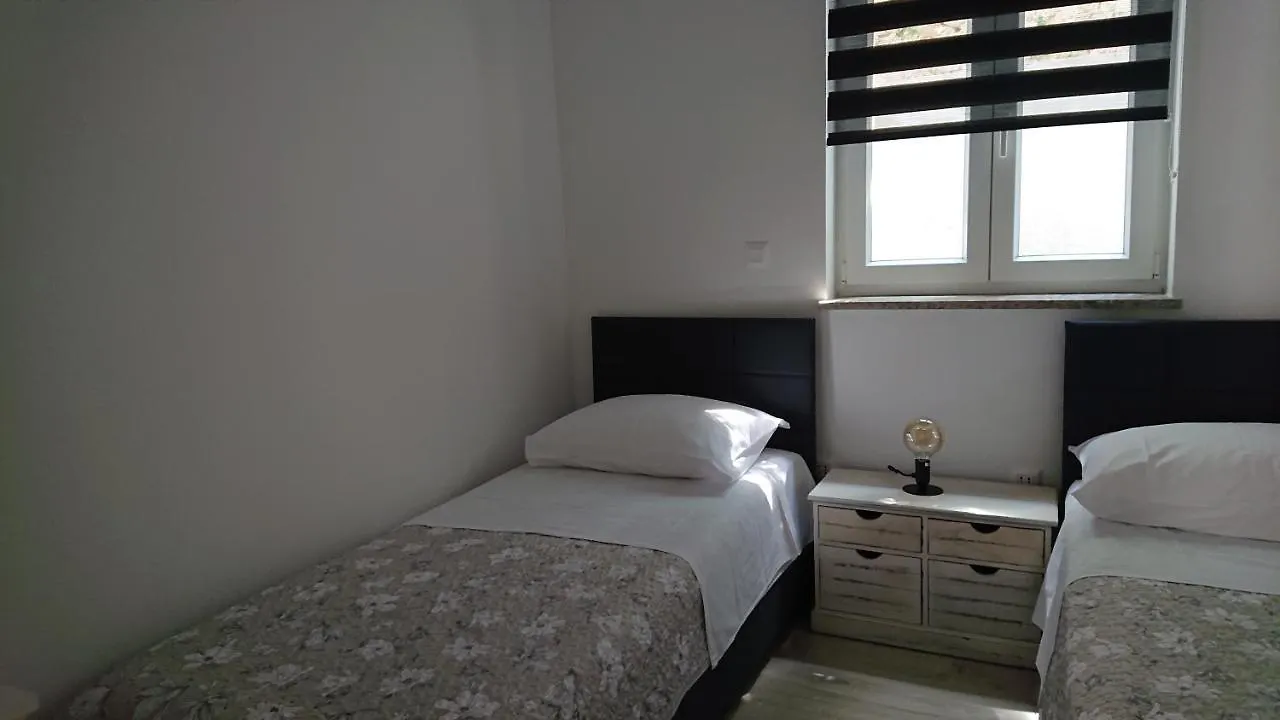 Roza Apartment Cres