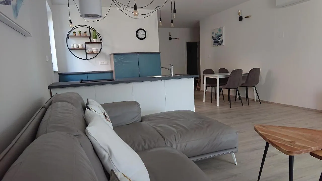 Roza Apartment Cres