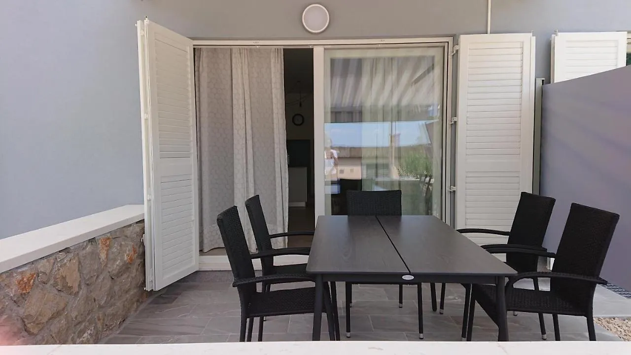 Roza Apartment Cres