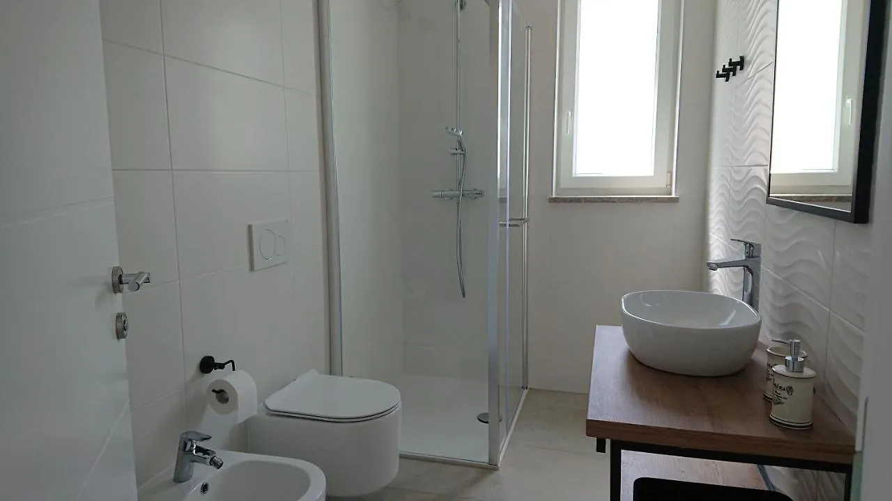 Roza Apartment Cres 0*,