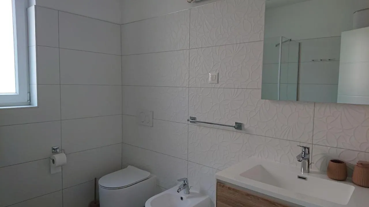 Roza Apartment Cres